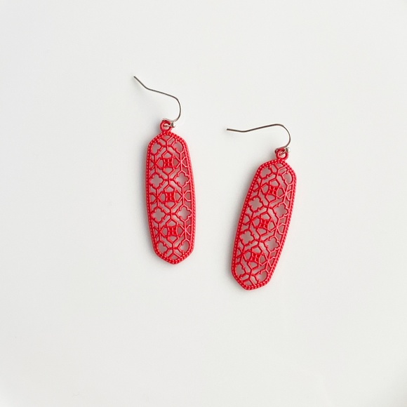 NEW Oval Filigree Earrings (red) - Picture 3 of 8